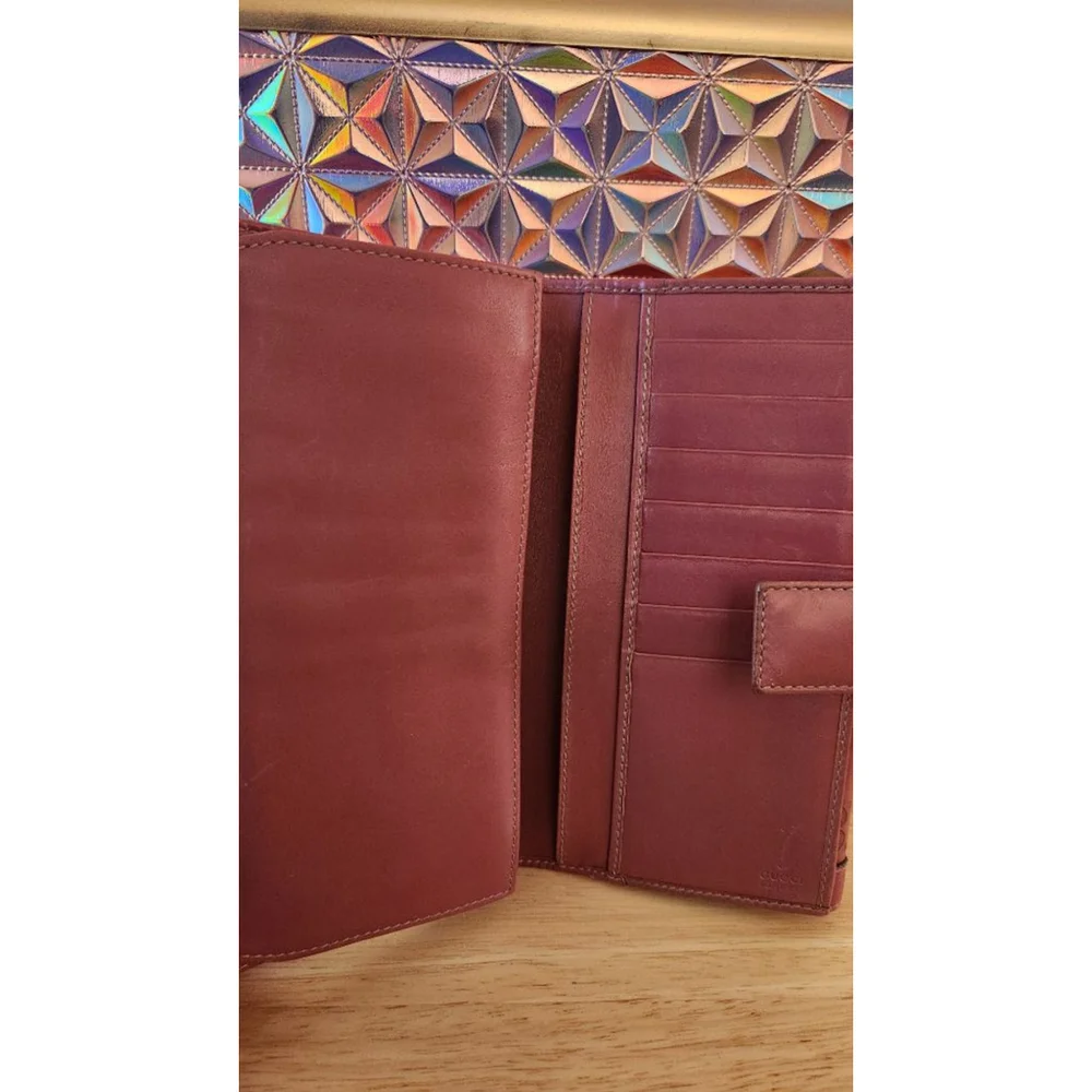 Women's Gucci Wallet - Picture 4 of 5